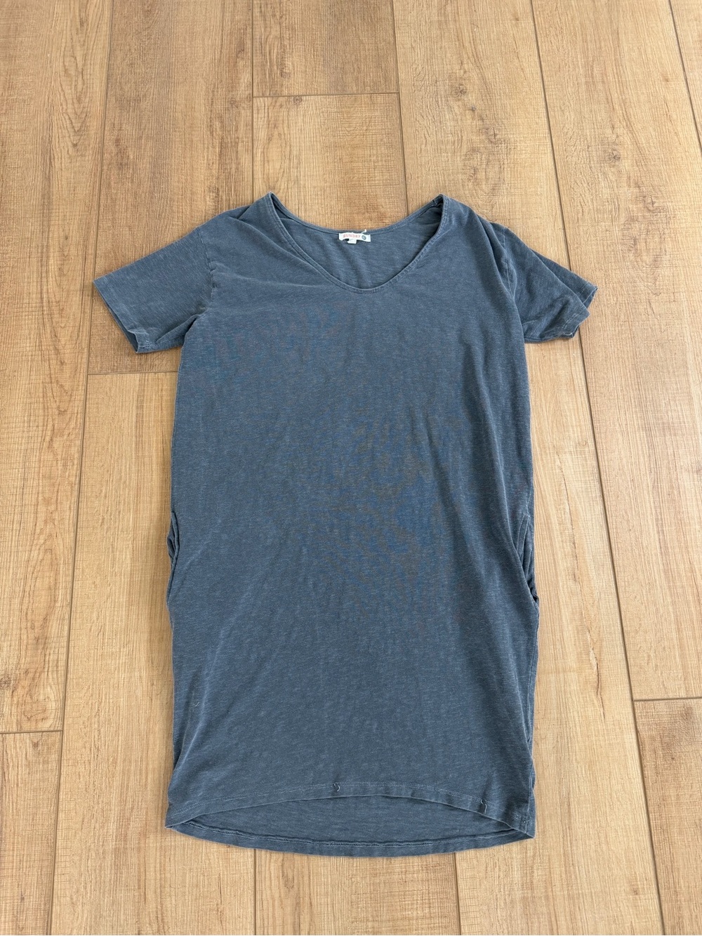 Sundry grey light weight size 1 Soft V-Neck Short Sleeve Dress with pockets